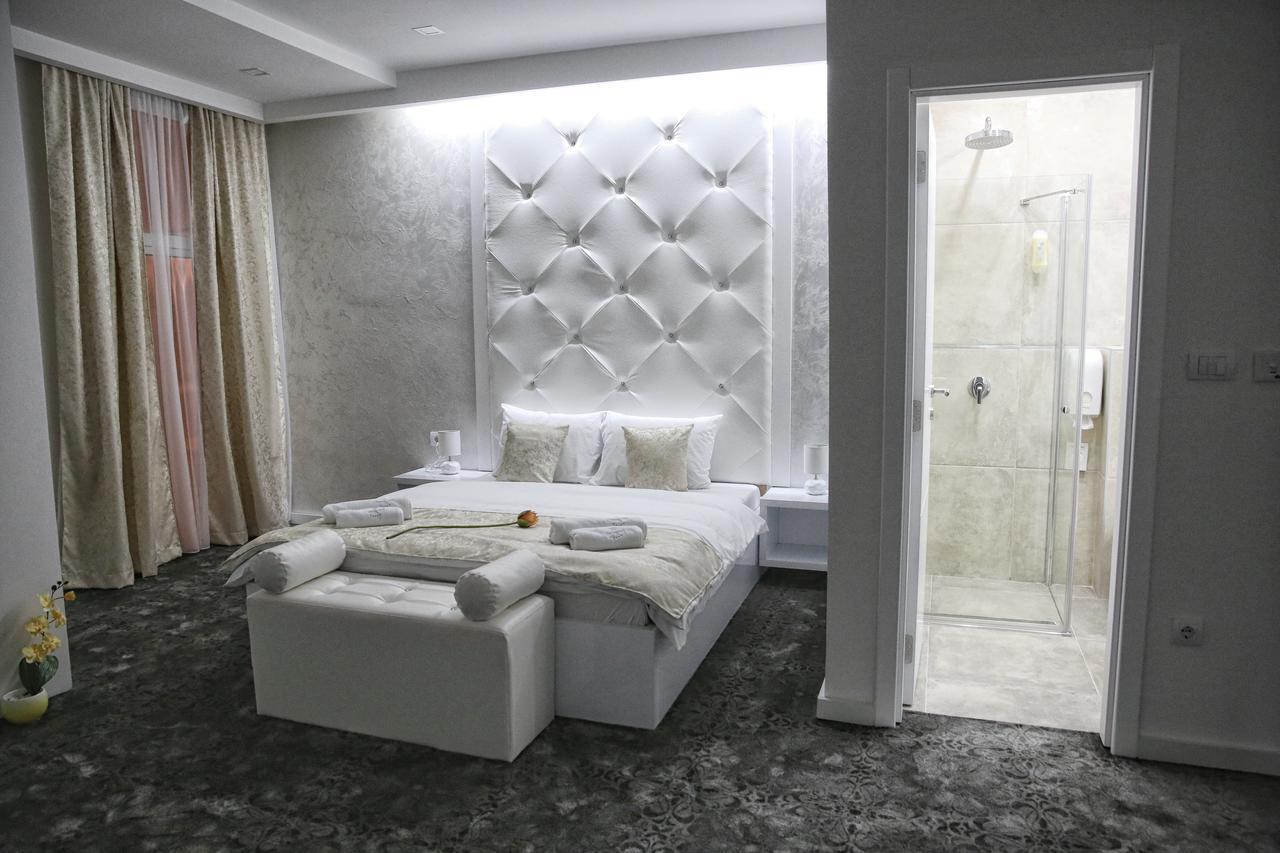 Bed and Breakfast Sunny Hill Garden Stara Pazova Esterno foto